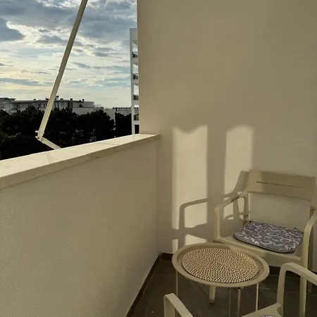 Modern Oasis - 5-min Walk To Appartamento