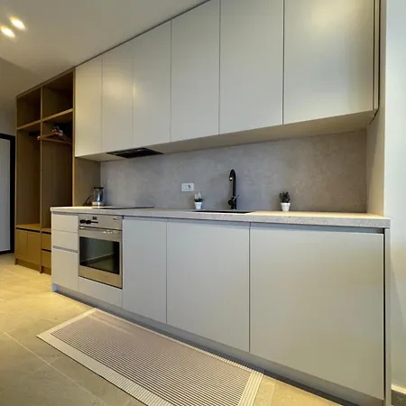 Modern Oasis - 5-min Walk To Appartement